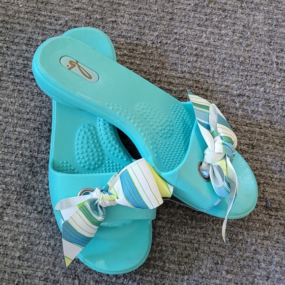 OKAL Slides Rubber Sandals  w striped Bow sz Small 5.5-6.5 - Picture 2 of 4
